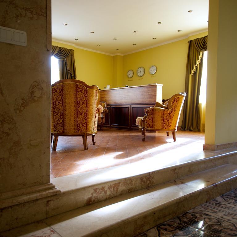 Europa+T Hotel Тбілісі Екстер'єр фото