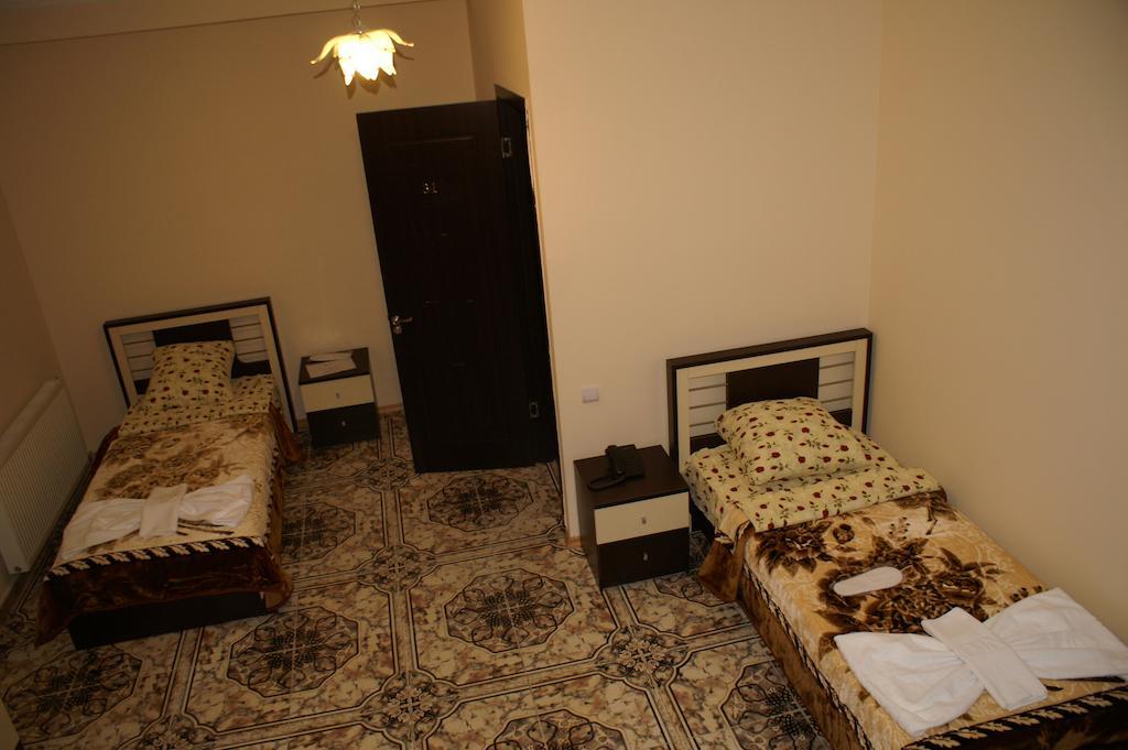 Europa+T Hotel Тбілісі Екстер'єр фото