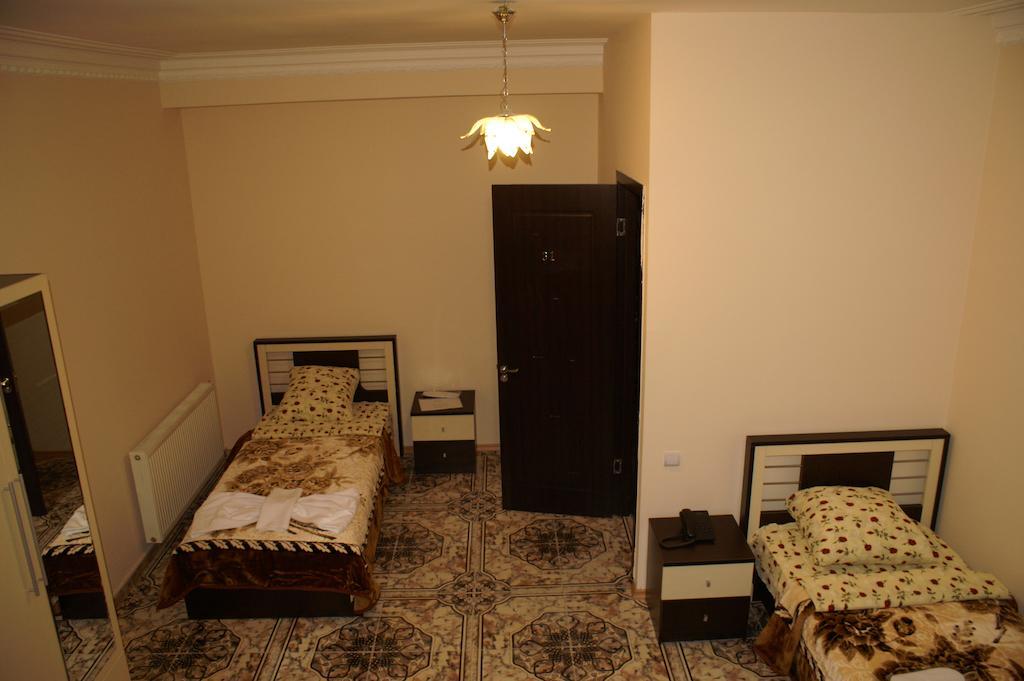 Europa+T Hotel Тбілісі Екстер'єр фото
